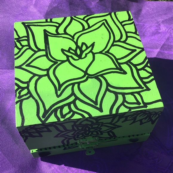 Upcycled wooden hand painted box crystals glued - Picture 5 of 8